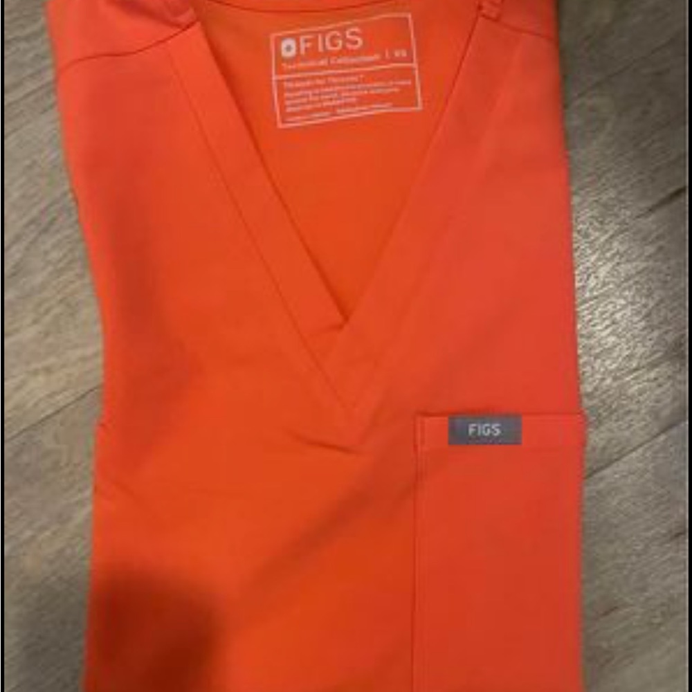 Orange figs scrubs in like new condition in XS